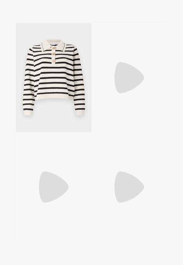 Svart og hvit stripete genser med polo krage, tre knapper dekket med stoff, og ribbestrikkede mansjetter og kant. Myk tekstur og kort design.; Sorte høytlivsjeans med knapp og glidelås, frontlommer og utsvingte bein liggende flatt på en hvit bakgrunn.; Svarte patentlær slingback hæler med spiss tå og geometrisk blokk hæl. Har et stilrent, minimalistisk design og jevn tekstur.; Svart lær hobo-veske med glatt tekstur, buet form og enkelt justerbart stropp; har en bred åpning på toppen.