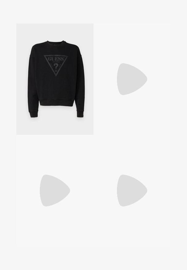 Sudadera negra con cuello redondo, puños y dobladillo acanalados. Presenta un gran logo de triángulo oscuro con el nombre de la marca y un signo de interrogación en el centro.; Pantalones negros ajustados con corte recto, hechos de tejido suave. Presentan trabillas y detalle de pliegue en la parte frontal.; Zapatillas de cuero blanca con un acabado suave, punta redondeada, cordones planos y una suela texturada. Acento de ante gris en el talón.; Gafas de sol de plástico transparente con lentes marrones rectangulares, que cuentan con finas varillas transparentes y acentos metálicos en las patillas.