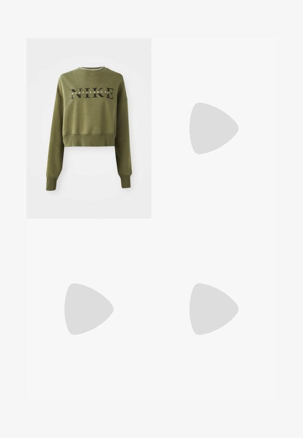 Oliven grønn cropped sweatshirt med lange ermer, rund hals og svart 'NIKE' logo over brystet. Myk stoff og ribbede mansjetter.; Lys blå høytlivs vide jeans med knapp- og glidelås lukking foran, foran og bak lommer, på en hvit bakgrunn.; Svarte lærplattformsko med kraftig blokkhell, rund tå og tradisjonell snøring. Har en jevn tekstur og minimal detaljering.; Svart lær hobo-veske med glatt tekstur, buet form og enkelt justerbart stropp; har en bred åpning på toppen.