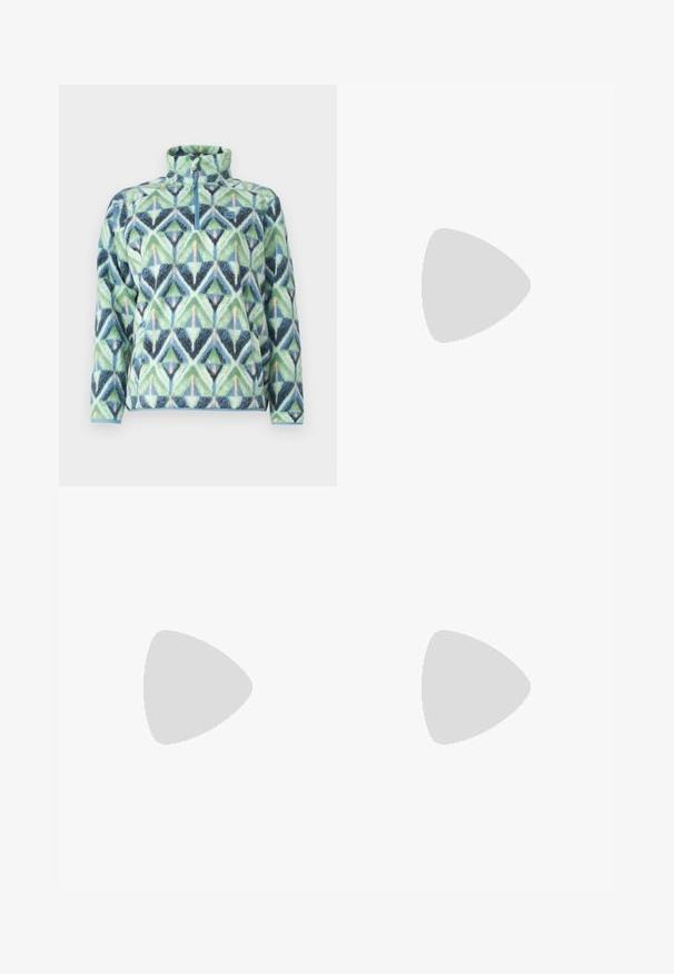Billabong BOUNDARY MOCK 3 - Fleece trui - blue grey; Zwart langsluiting T-shirt van katoen met een ronde hals. Heeft een klein wit logo op de linkerkant van de borst. Eenvoudig ontwerp en pasvorm.; Zwarte nylon cargo broek met afneembare pijpen, verstelbare manchetten, meerdere zakken en een logo op het rechterbeen. Gladde, lichte textuur.; Beige en crème sportschoen met een textuur-mesh bovenwerk, ondersteunende overlays en een rubberen zool met een profielpatroon voor grip.