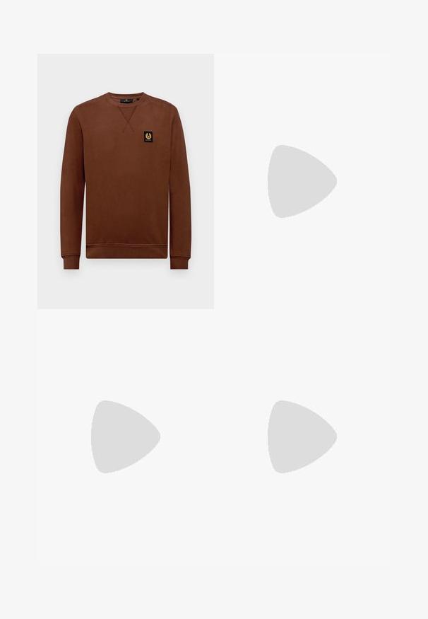 Belstaff Camisola - deep copper; Camisola preta de manga longa feita de algodão, com decote redondo e um pequeno logótipo de crocodilo bordado em verde no lado esquerdo do peito.; Jeans de denim azul claro com um corte solto, pernas retas, design de cinco bolsos e fecho de botão na cintura. Detalhe de costura minimalista.; Ténis Lacoste em cinza-escuro com material em malha e sintético, apresentando uma sola texturizada e detalhes castanhos na gola e na marca.