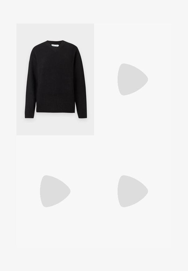 Schwarzer V-Ausschnitt-Pullover aus einer weichen Wollmischung, mit langen Ärmeln sowie gerippten Bündchen und Saum. Einfaches, klassisches Design ohne Muster oder Akzente.; Schwarze, weit geschnittene Jeans aus Denim mit hoher Taille, ausgestattet mit zwei vorderen Taschen, silberfarbener Hardware und sichtbaren Nahtdetails an der Vorderseite.; Schwarze Leder-Slingback-Pumps mit spitzem Schuhblatt, ausgestattet mit einem schlanken Absatz und einem goldfarbigen Akzent am verstellbaren Riemen. Glatte Textur.; Schwarze Lederhandtasche mit einem strukturierten Design, das eine verkürzte Form, einen oberen Griff und goldfarbene Hardware-Details aufweist. Verstellbarer Schulterriemen ist enthalten.