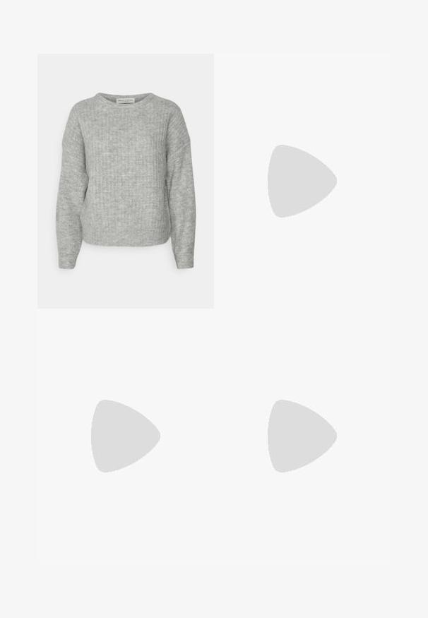 Marc O'Polo Camisola - dried clay melange; Calças de pele preta com uma textura suave, apresentando um ajuste reto, dois bolsos frontais e detalhes de costura visíveis.; Bota de couro preta até ao tornozelo com salto bloco e sola com plataforma, vista de lado sobre um fundo branco liso.; Bolsa preta com forma estruturada, textura suave e um fecho metálico. Combinada com calças largas pretas e sandálias de salto aberto sobre um chão de madeira.