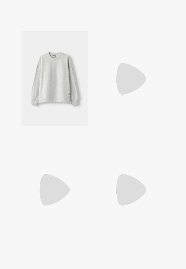 Bershka Sweatshirt - mottled grey; Stradivarius ELEGANT BALLOON - Tygbyxor - light grey; Vita sneakers med svarta ränder och beige mockadetaljer. Har en texturerad gummisul och platta vita skosnören, bärs med ljusa strumpor.; Vita ribbade modebenvärmare med en mjuk textur, med en åtsittande övre del och öppen design för enkel användning.