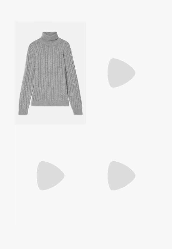 Szary sweter z golfem wykonany z teksturowanej dzianiny, z warkoczowym wzorem, długimi rękawami oraz prążkowanymi mankietami i dołem.; Szare spodnie o dopasowanym kroju wykonane z teksturowanej tkaniny, z dwoma fałdami z przodu i prostymi nogawkami. Brak widocznych kieszeni i zdobień.; Czarne skórzane mokasyny z zaokrąglonym noskiem, subtelnymi przeszyciami i niskim obcasem, charakteryzujące się gładką teksturą i minimalistycznym designem.; Niebieskie prostokątne okulary przeciwsłoneczne z ciemnymi soczewkami, matowa granatowa oprawka, szczegół z logo na zauszniku, proste ramiona oraz solidna, gładka tekstura.