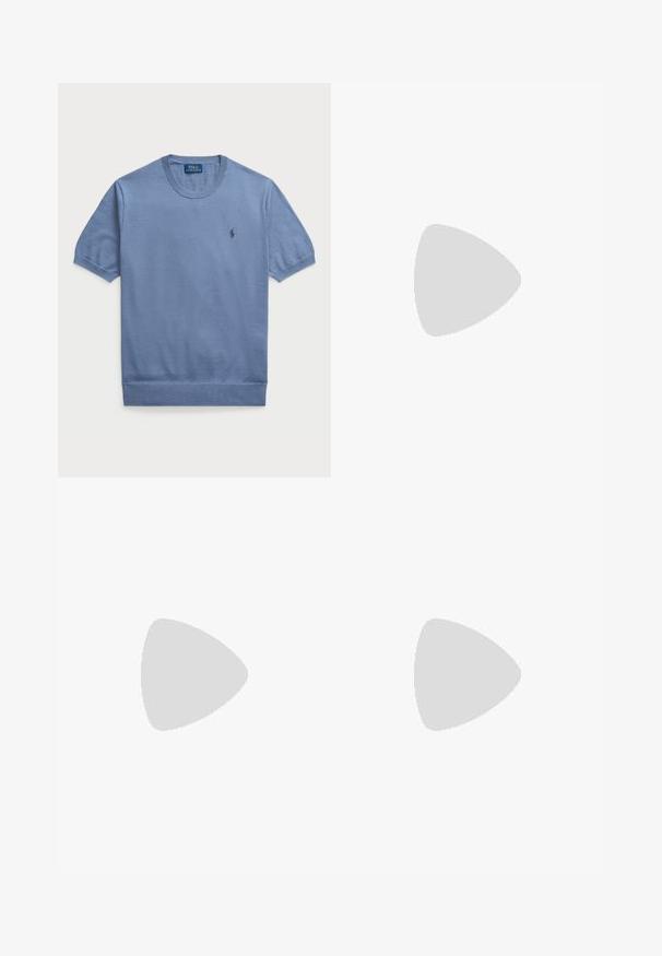 Pull en tricot bleu à manches courtes avec un col rond. Comprend un petit logo sur la poitrine gauche et des poignets et un ourlet côtelés.; Chemise beige à manches longues en mélange de coton. Présente un col boutonné, sept boutons à l'avant et un petit logo brodé sur la poitrine gauche.; Chino en coton beige avec une taille plate, des passants de ceinture et des poches latérales. Coupe droite avec une texture lisse et une sensation légère et respirante.; Baskets en cuir blanc, design bas, avec une texture lisse, bout rond, lacets à l'avant et un petit logo brodé sur le côté.