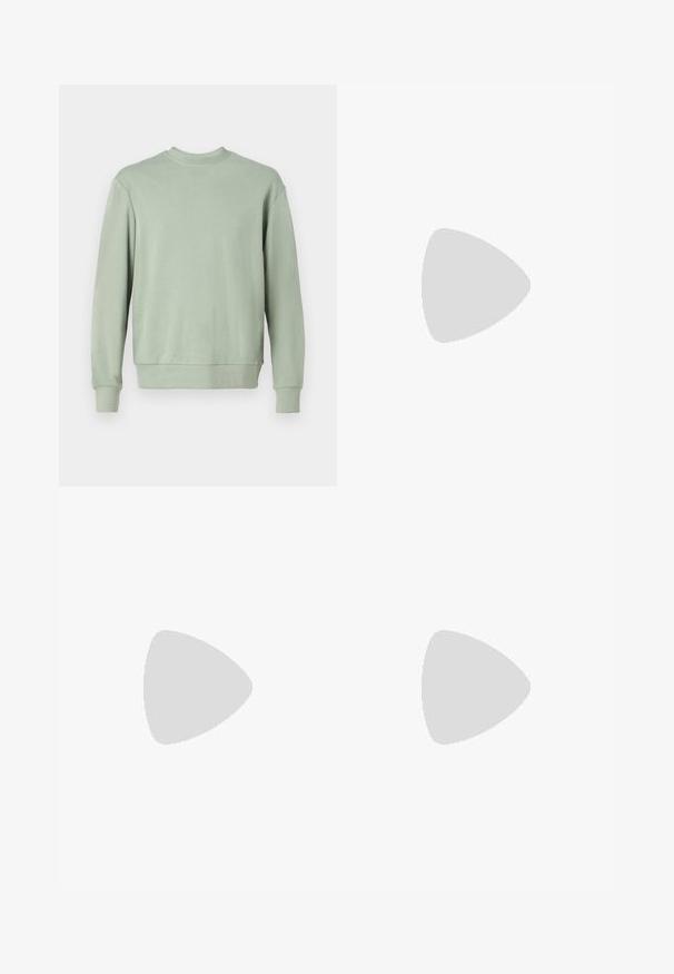 Sweatshirt vert à col rond, fabriqué en tissu doux, avec des manches longues, des poignets côtelés et une coupe décontractée. Design simple sans motifs ni accents.; Jeans en denim bleu avec une coupe droite, présentant un délavage, des passants de ceinture, des poches avant et une seule poche arrière.; Des baskets en cuir blanc avec une finition lisse, un bout rond, des lacets plats et une semelle texturée. Accents en daim gris au niveau du talon.; Lunettes de soleil noires rectangulaires avec des verres sombres. Monture brillante, branches droites avec une légère courbure. Design minimaliste, sans embellissements.