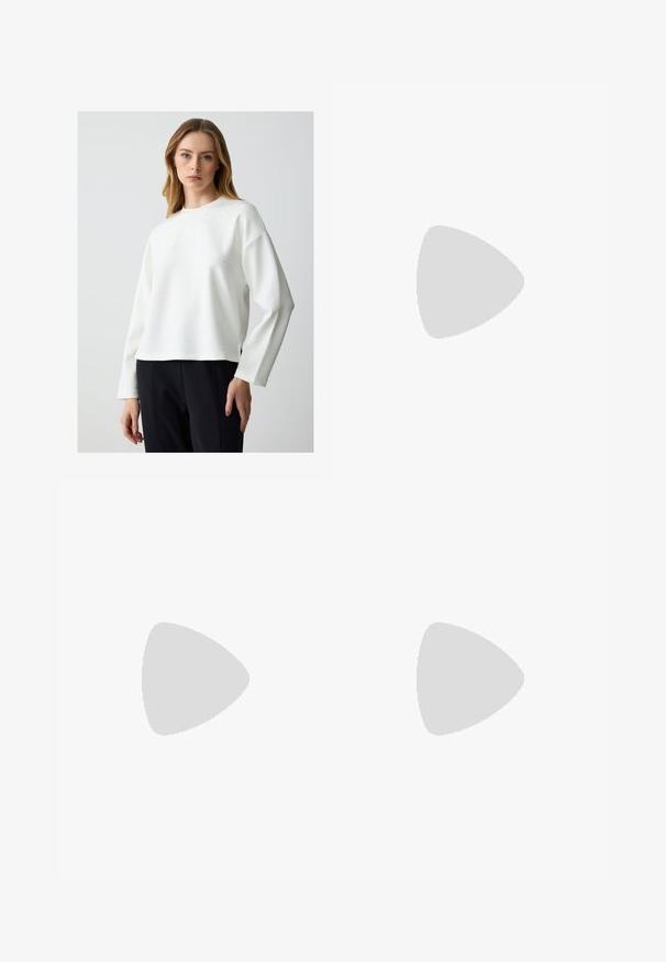 Sweatshirt blanc à col rond et manches longues, ornés de délicates paillettes sur le haut du devant. Texture lisse.; Pantalon en denim noir à jambes larges avec une taille haute, comprenant des poches avant et arrière, des coutures piquées et une fermeture à bouton. Texture lisse.; Escarpins en cuir verni noir avec bout pointu et talon bloc géométrique. Présente un design élégant et minimaliste ainsi qu'une texture lisse.; Sac à main en cuir bordeaux au design doux et froncé, avec une forme arrondie. La poignée est fixée, mettant en valeur une texture lisse.