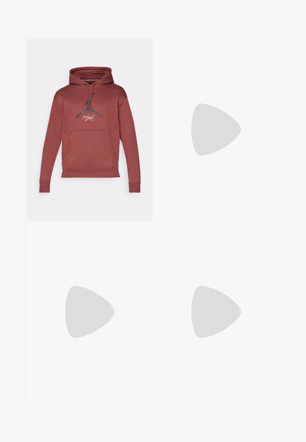 Felpa atletica rossa con cappuccio a kangaroo, cappuccio regolabile con stringa e un logo Jumpman nero con il testo "Flight" in bianco sulla parte anteriore.; Giacca di velluto a coste marrone con toppe contrastanti marrone scuro, t-shirt bianca sotto, jeans di denim blu larghi e sneakers bianche.; Scarpa da corsa Nike grigia e nera con ammortizzazione visibile a molla sotto la suola e logo swoosh bianco di lato.; Borsa a spalla nera realizzata in tessuto testurizzato, con design diagonale, tracolla regolabile e chiusure a coulisse sui lati.