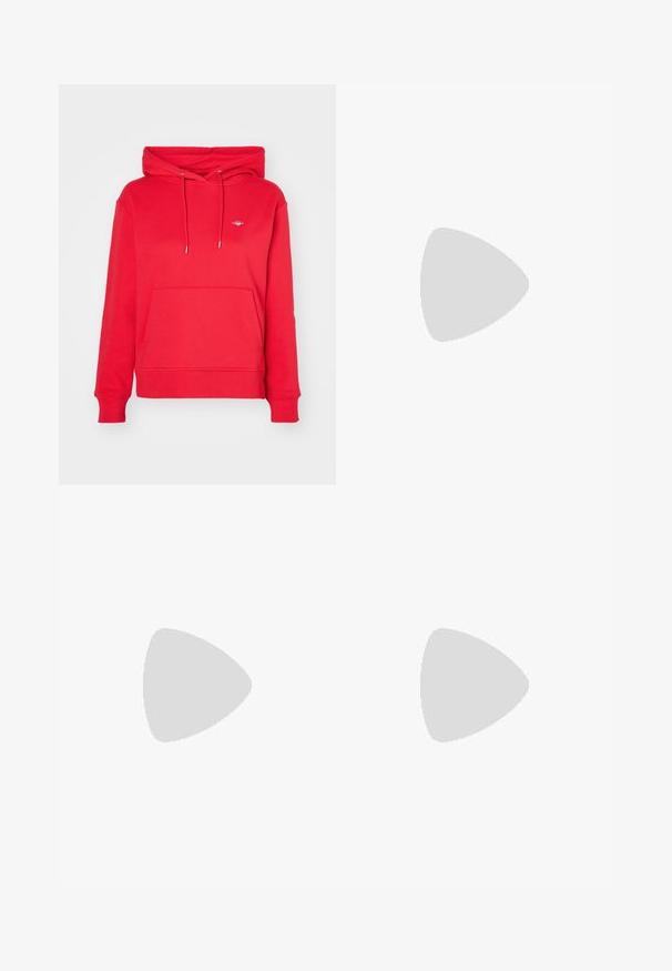 GANT SHIELD HOODIE - Mikina - bright red; Biely bavlnený tričko s okrúhlym výstrihom, krátkymi rukávmi, rovný strih a hladkou textúrou. Bez vzorov alebo ozdôb.; Čierne denimové nohavice s rovný fit, vysokým pásom, designom s piatimi vreckami a kovovými doplnkami, s hladkou textúrou a klasickým prešitím.; Biele tenisky s semišovými akcentmi, textúrovanými šnúrkami a gumovou podrážkou. V páre s voľnými béžovými nohavicami. Logo zobrazené na boku.