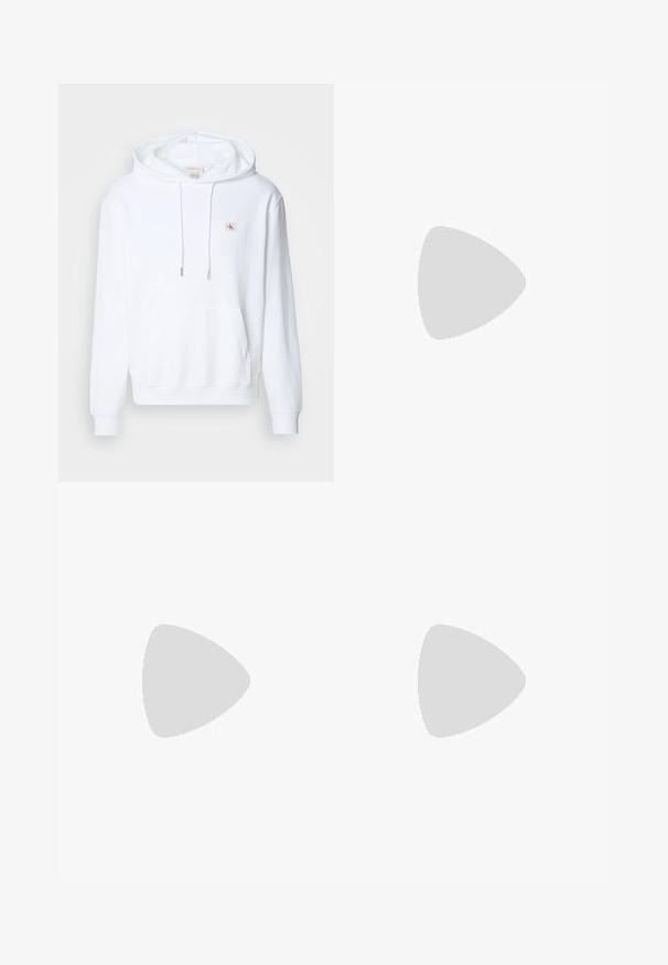 Sweatshirt capuz branco feito de um suave misto de algodão, com um bolso frontal, cordões e um pequeno emblema no peito.; BOSS TEE - T-shirt básica - open white; Calças de algodão verde-claro com um corte reto, apresentando um fecho frontal com botão e bolsos laterais. Textura suave, sem padrões visíveis.; Sapatilha branca com parte superior em malha e sintético, bico arredondado, atacadores planos e uma faixa lateral texturizada. Sola em borracha com uma alça na parte de trás.