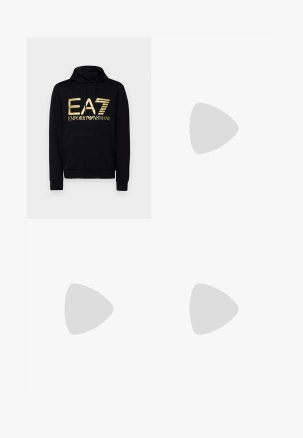 Czarna bluza z kapturem z przednią kieszenią, z dużym złotym metalicznym logo EA7 oraz napisem "EMPORIO ARMANI", wykonana z miękkiej tkaniny z kapturem.; Czarne sportowe szorty wykonane z miękkiego materiału, z elastycznym paskiem w talii oraz małym, żółtym logo EA7 na dolnej lewej nodze.; Białe skórzane sneakersy o gładkim wykończeniu, okrągłym nosku, płaskich sznurówkach i teksturowanej podeszwie. Charakteryzują się delikatnym logo na pięcie.; Czarne prostokątne okulary przeciwsłoneczne z ciemnymi soczewkami, grubą plastikową oprawą, złotymi akcentami na zausznikach oraz wygrawerowanym logo marki na ramieniu.