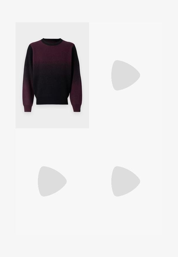 Vetoketjullinen neulepaita, jossa on liukuväri mustasta syvään purppuraan. Pehmeä neulostekstuuri, pyöreä kaula-aukko ja pitkät hihat. Ribbaus hihansuissa ja helmoissa.; Valkoinen lyhythihainen T-paita, joka on valmistettu puuvillasta. Paita on pyöreäkauluksinen, väljästi leikattu ja suorahelmainen. Ei kuvioita eikä koristeita.; Beige-harmoni purje shortsit, joissa on suora leikkaus, vyölenkit, laskostettu etuosa ja sileä puuvillakangas. Ei taskuja tai muita yksityiskohtia.; Ruske nahkasaappaat, joissa on kudottu yksityiskohta ja kultainen korostus. Litteä puinen korko, jossa on musta kuminen pito. Sujuva pinta, klassinen muotoilu.; Mustat suorakulmaiset silmälasit, joissa on kirkkaat linssit, litteä silta ja kapeat vartaat, esittelee sileän muovipinnan.