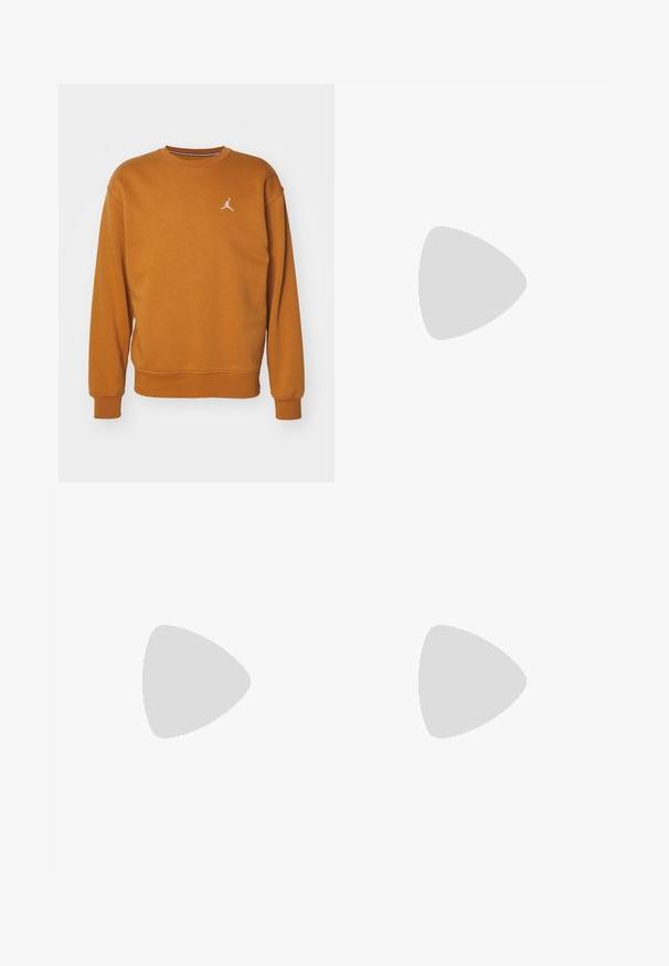 Jordan CREW - Sudadera - desert bronze/white; Pantalones cargo ligeros negros con cinturilla elástica, cremalleras laterales y bolsillos amplios. Presentan un corte holgado y puños ajustados.; Zapatillas de running negras con un upper sintético liso, detalles perforados, paneles laterales texturizados y una suela distintiva y elástica.; Riñonera negra de nailon con cierre con cremallera, que presenta un gran logo blanco de Nike. Textura suave y diseño ergonómico para un uso cómodo.