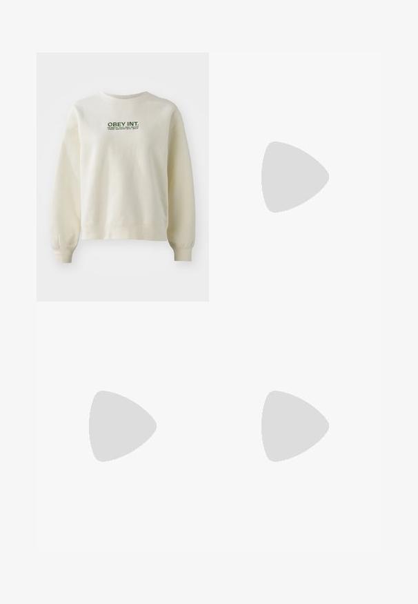 Felpa color crema chiaro realizzata in tessuto morbido. Presenta un logo verde "OBEY INT." sopra i nomi delle città. Vestibilità comoda con polsini a costine.; T-shirt bianco a maniche corte con scollatura a V verde e rifiniture delle maniche verdi; presenta il logo "Dickies" in verde scuro sul petto sinistro. Tessuto di cotone morbido.; Shorts in denim con un gradiente di blu chiaro a blu scuro, con un classico design a cinque tasche, rifiniti con una chiusura a bottone e gambe larghe.; Sneaker scamosciate azzurro chiaro con strisce bianche, lacci piatti e suola in gomma. Calze bianche a costine indossate sopra la caviglia.