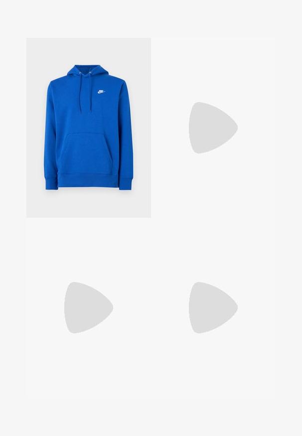 Zils kokvilnas sporta kēķis ar virkni, priekšējo kabatu un balto Nike logo uz krūtīm. Tam ir ribotas piedurknes un apakša. Gluda tekstūra.; Melni sporta bikses, izgatavotas no kokvilnas maisījuma, ar elastīgu jostas daļu ar auklu, ar jostu potītēs un mazu baltu logotipu sānos.; Baltas Nike Air Max 90 sporta apavi ar sietu un ādas augšdaļu, caurspīdīgu pirksta daļu un redzamu gaisa vienību papēdī.; Melni saulesbrilles ar matētu apdari, taisnstūra lēcām, nedaudz izliektiem tempļiem, smalkiem logotipa elementiem un dūmu nokrāsas lēcām.
