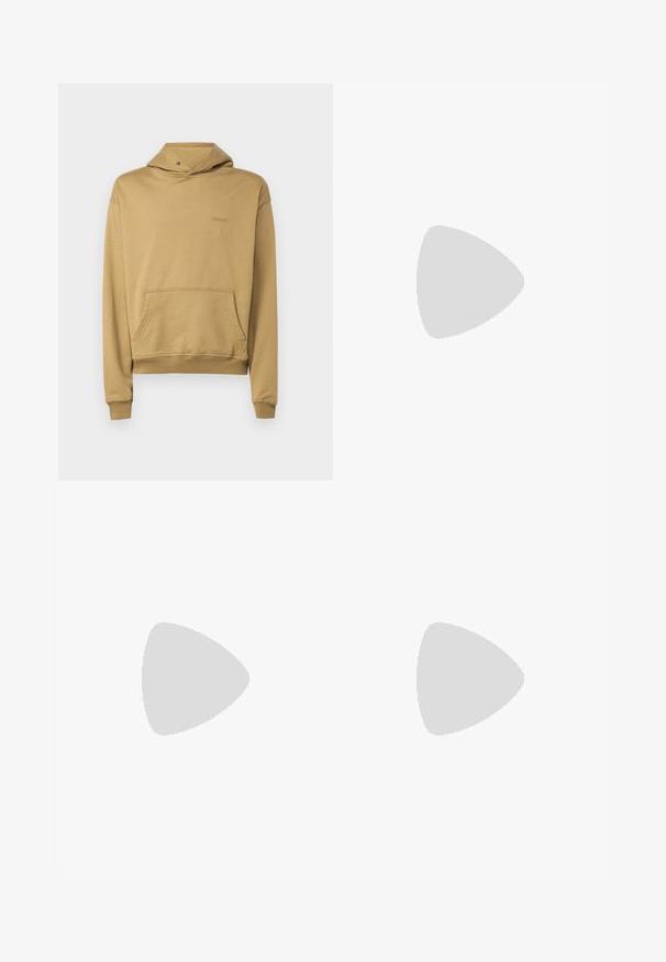 Bareen BOJAN OVERSIZE HOODIE - Bluză de molton - antique bronze; Pantaloni de jogging negri din bumbac, cu talie elastică și șnur ajustabil; dotati cu buzunare laterale și tivuri conice la glezne.; Adidași din piele albă cu un finisaj neted, vârf rotunjit, șireturi plate și o talpă texturată. Accente din piele întoarsă gri la călcâi.; BOSS Ochelari de soare - black