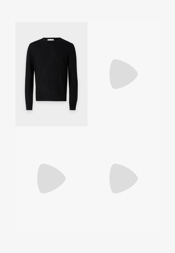 Pull en maille noir avec un col rond, des manches longues et un ourlet ajusté. Fabriqué dans un tissu doux et léger avec une texture lisse.; Pantalon bleu marine en coton, avec une coupe droite, une fermeture à bouton à l'avant et une taille classique avec passants de ceinture.; Baskets blanches avec une tige en cuir lisse, un bout arrondi et une épaisse semelle en caoutchouc. Présentent des coutures minimales et un détail logo subtil sur le côté.; Lunettes de soleil rectangulaires noires avec des verres marron clair, dotées d'une monture épaisse, d'une forme angulaire et d'un subtil accent doré sur les tempes.