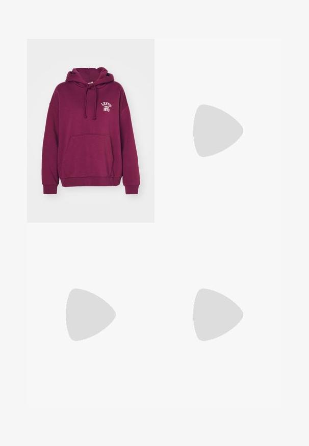 Levi's® GRAPHIC SALINAS HOODIE - Mikina - burgundy/white; Čierna sukňa vyrobená z bavlny, s predným zapínaním na gombíky, dvoma veľkými vreckami a rovnou siluetou. Hladká textúra.; Ružové semišové tenisky so zelenými pruhmi, bielymi akcentmi a hnedou gumovou podrážkou. Obsahujú textúrovanú tkaninu a logo na boku.; Strieborné kruhové náušnice s hladkým, lesklým povrchom. Kolový tvar a bezpečné klikanie na uzatváranie. Ľahký dizajn vhodný na každodenné nosenie.
