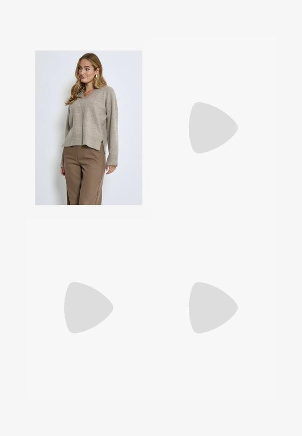 PEPPERCORN CASEY V-NECK - Vesta - m winter twig sand melange; Crne hlače ravnog kroja, s prednjim džepovima i bočnim prorezima na rubu. Izrađene od mekog i glatkog materijala. Pogodne za razne prigode.; Crne lakirane kožne sandale s otvorenom petom i špicastim vrhom, s geometrijskom blok petom. Imaju elegantan, minimalistički dizajn i glatku teksturu.; Svijetlosivi kožni torba s oblikom u slovo U i zakrivljenim metalnim drškom. Glatka tekstura s minimalnim šavovima i bez vidljivih uzoraka.