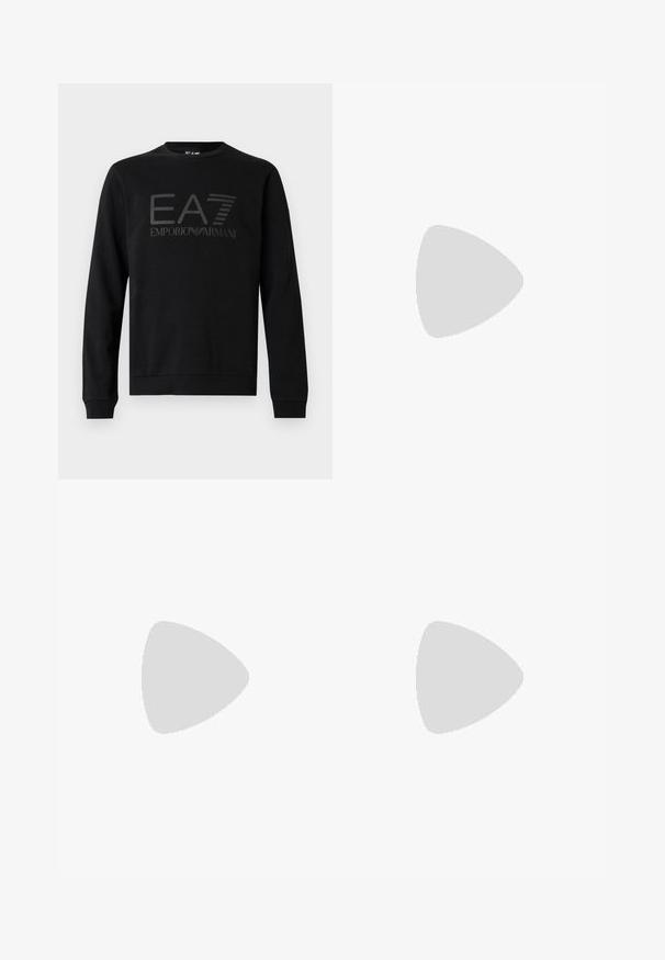 Sudadera negra de algodón, con cuello redondo, mangas largas y un estampado tonal del logo "EA7 EMPORIO ARMANI" en el frente.; Camiseta negra de algodón, con cuello redondo y mangas cortas. Logo bordado "EA7 EMPORIO ARMANI" en blanco en la parte delantera.; Pantalones deportivos negros de tela suave, con una cinturilla elástica y puños, y un logotipo en contraste impreso en el lado.; Zapatilla blanca con parte superior de cuero liso y perfil bajo. Presenta una puntera redondeada, seis ojales y una suela de goma texturizada.