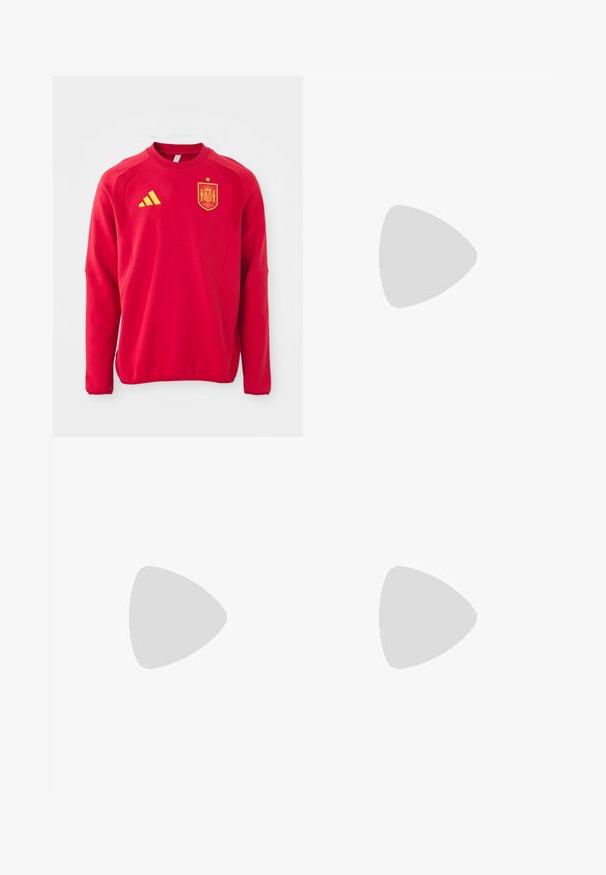 Crvena dukserica s dugim rukavima, okruglim izrezom, teksturiranim ramenima, žutim Adidas logom i žigom španske nogometne reprezentacije.; Crne trenirke s remenom za stezanje, s bijelim bočnim trakama, emblemom s pet zvjezdica i Adidas logom na bedru.; Adidas sportska cipela s teksturiranom, svijetlo sivom gornjom i crnim kožnim detaljima. Sadrži crni logo s tri pruge i podstavljen đon.; Dvostruka ogrlica s srebrnom lancem, miješanim perlicama u crnoj, bijeloj i krem boji, te dekorativnim privjescima koji nalikuju kockama i loptici.