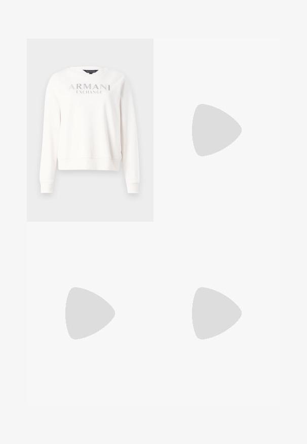 Fehér pulóver, fémes ezüst színű "ARMANI EXCHANGE" felirattal. Kerek nyakú, hosszú ujjú, bordás mandzsettákkal és derékkal.; Fehér kötött midi szoknya, amelynek textúrája függőleges vonalakkal és kivágott részletekkel díszített az alján. Rugalmas derékpánt. Puha anyag.; Fekete bőr balettcipő lekerekített orral, sima tekstúrával, minimális varrással és rugalmas talp kialakítással.; Barna bőr kézitáska, hajtókás zárással, arany színű fém kiegészítőkkel, vállpánttal és sima felülettel. Kompakt téglalap alakú.