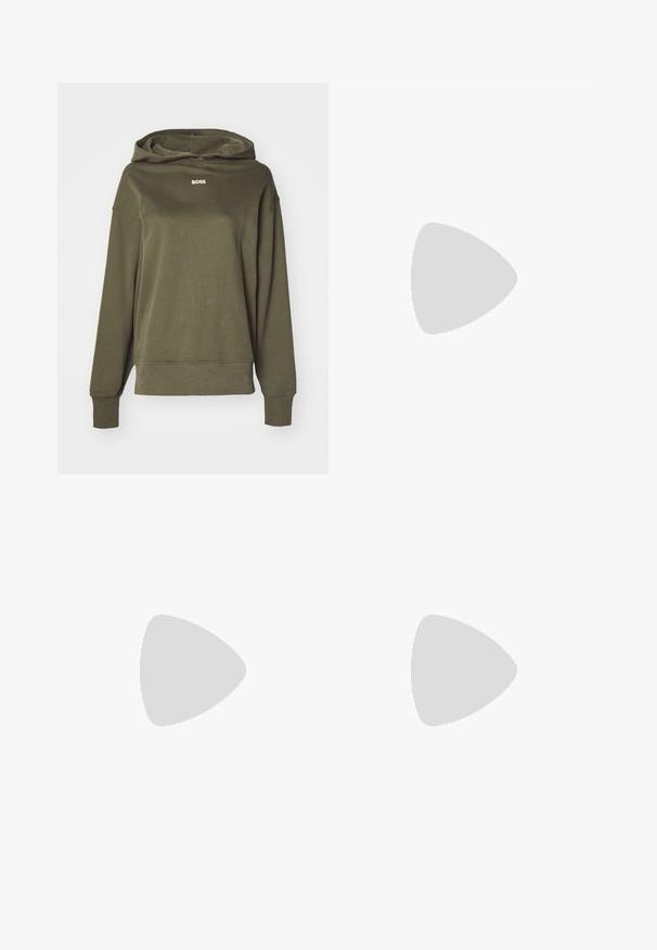 Felpa verde oliva realizzata in tessuto morbido, con una vestibilità rilassata, scollo profondo e un piccolo logo "BOSS" beige sul petto.; Pantaloni neri su misura con un design a gamba dritta, caratterizzati da una texture liscia e pieghe ben definite sul davanti. Senza hardware visibile.; Tacchi slingback in pelle nera con punta affusolata, caratterizzati da un tacco alto e un accento dorato sulla cinghia regolabile. Texture liscia.; Borsa a mano in pelle nera con un design strutturato, caratterizzata da una forma corta, manico superiore e accessori in metallo dorato. Inclusa tracolla regolabile.