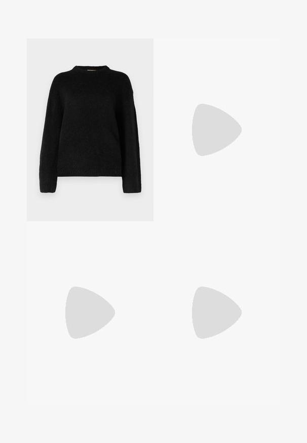 Gina Tricot CREW NECK - Džemperis - black; Šviesiai mėlynos flared džinsai, pagaminti iš džinsinio audinio, su aukštu liemeniu, penkiomis kišenėmis ir vienu mygtuko užsegimu. Minkštas paviršius su išblukusiu efektu.; Šviesiai mėlynos plokščios šlepetės su tekstūruotu paviršiumi, turinčios ploną kulkšnies dirželį ir mažus apvalius studus palei dirželį ir padą.; Juodas odinis tote krepšys su lygia tekstūra, stačiakampio formos ir dviem ilgais rankenomis. Matomų metalinių detalių ar puošybos nėra.