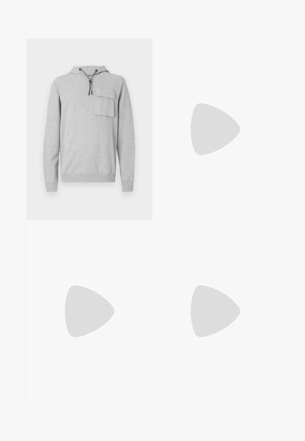 Haut à capuche gris en matériau doux, avec une poche kangourou à l'avant, un cordon de serrage pour la capuche et des poignets et un ourlet côtelés. Design simple et fonctionnel.; T-shirt blanc à manches longues en coton doux. Encolure ronde avec des ourlets droits et sans motifs ni graphiques visibles.; Shorts en denim bleu marine avec une coupe ample, dotés de deux poches arrière avec des coutures contrastées. Coupe droite et longueur genou.; Chaussure de course Nike avec une tige blanche et grise, des accents bleus, des détails perforés, une semelle rembourrée et un système de ressort Shox distinctif.