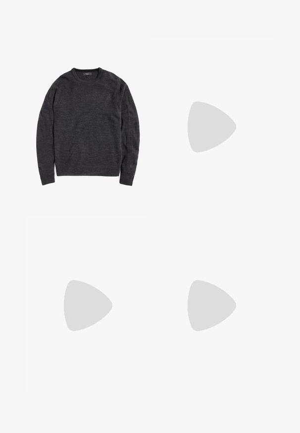 Pulover tricotat de culoare gri închis, cu guler rotund, mâneci lungi și mansete și tiv ribbord. Textură moale, design minimalist fără modele sau accente vizibile.; Pantaloni negri, croiți pe măsură, cu tăietură dreaptă, având închidere cu nasture și bucle pentru curea. Textură netedă, cu detalii minime.; Replay DAFFY CITY - Pantofi slip-on - black; Brățară din metal argintiu cu un finisaj mat și neted. Dispune de un design deschis cu margini rotunjite, permițând ajustarea dimensiunii.