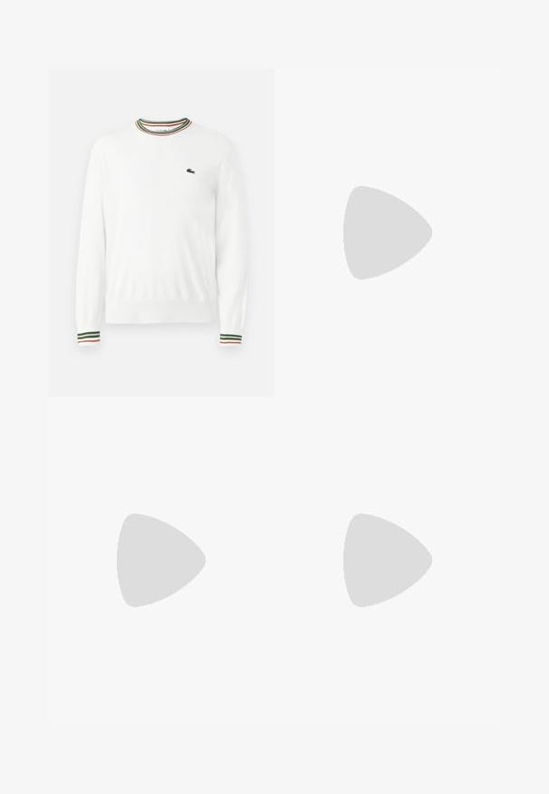 Maglione bianco con collo a girocollo, caratterizzato da accenti a strisce verdi, rosse e arancioni sul colletto e sulle maniche. Logo Lacoste sul petto.; Jeans di denim azzurro chiaro con una vestibilità ampia, gambe dritte, design a cinque tasche e chiusura con bottone in vita. Dettagli di cucitura minimalista.; Sneaker Lacoste grigie scure in materiale mesh e sintetico, con suola testurizzata e dettagli marroni sul colletto e sul branding.; Marsupio in stampa tie-dye blu scuro con una parte superiore con zip, materiale testurizzato e un logo ben visibile sul davanti.