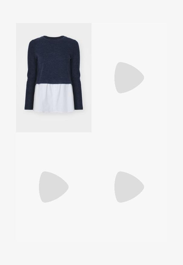 Pull en maille bleu marine avec des manches longues et un col rond, superposé à une chemise blanche à boutons. Texture douce, design décontracté.; Jean flare bleu clair en denim, avec une taille haute, cinq poches et une fermeture à un bouton. Texture douce avec une finition décolorée.; Des chaussures de sport noires et grises présentent un dessus en mesh, des semelles épaisses et des lacets. Elles ont un bout arrondi et des détails de rembourrage visibles.; Sac fourre-tout en cuir noir avec une texture lisse, de forme rectangulaire et deux longues poignées. Pas de matériel ou d'ornementations visibles.