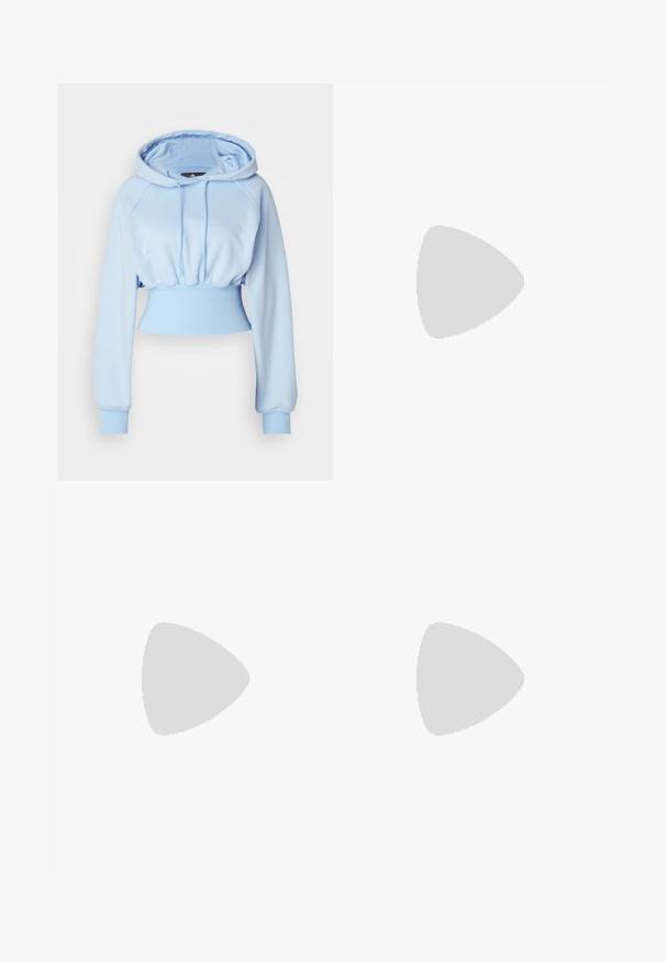 adidas by Stella McCartney HOODIE - Kapucni - glow blue; The Kooples Hosszú ujjú felső - black; Világoskék farmernadrág, egyenes szárú dizájnnal, magas derékkal, övbújtatókkal és klasszikus öt zsebes stílussal. Finom kopás a szöveten.; Fekete bőr loaferek varrott mintával, sima textúrával, arany csattal és kerek orral, alacsony fekete talpon.