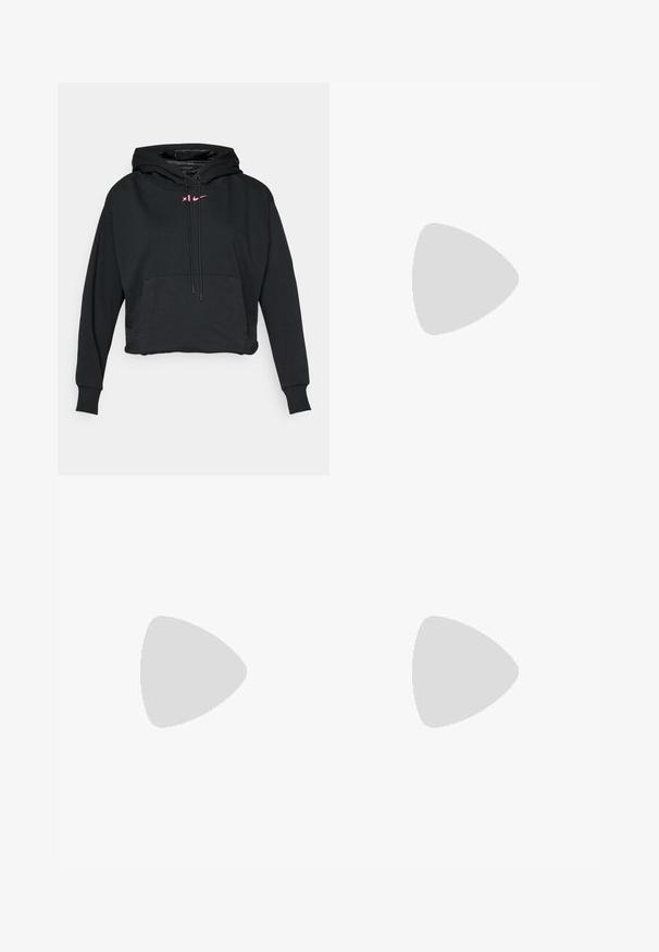 Μαύρο cropped hoodie φτιαγμένο από βαμβάκι με μπροστινή τσέπη. Διαθέτει ροζ λογότυπο Nike και κορδόνια στην κουκούλα. Μαλακή υφή.; Μαύρο αθλητικό αμάνικο μπλουζάκι κατ�ασκευασμένο από υλικό που απορροφά την υγρασία. Διαθέτει στρογγυλή λαιμόκοψη, στενή εφαρμογή και λευκό λογότυπο Nike στο στήθος.; Λευκά ψηλόμεσα σορτσάκια φτιαγμένα από ελαστικό ύφασμα. Διαθέτουν λεία υφή και εφαρμοστό σχέδιο, χωρίς επιπλέον σχέδια ή αξεσουάρ.; Μαύρο αθλητικό παπούτσι Nike με αναπνεύσιμο μανίκι από ύφασμα, λευκό λογότυπο swoosh, ανάγλυφη λεπτομέρεια και μεσαία σόλα ZoomX σε κρέμα απόχρωση.