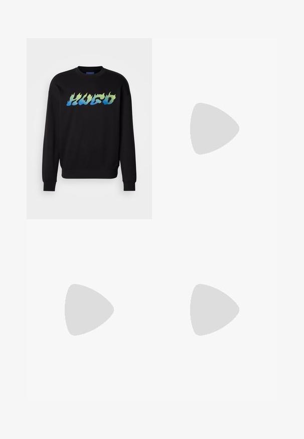 Sudadera negra de cuello redondo con mangas largas, que presenta el texto "HUGO" en un estilo de fuente de llamas en azul y verde en el pecho.; Camiseta de algodón blanca con cuello redondo y mangas cortas, con un logo negro "Porsche BOSS" en la parte izquierda del pecho.; Pantalones beige de tela suave, con corte recto, pliegue sencillo y puños enrollados. Incluyen un cierre frontal con botones.; Zapatilla blanca con parte superior de malla y sintético, puntera redonda, cordones planos y una franja lateral texturizada. Suela de goma con un tirador en la parte posterior.