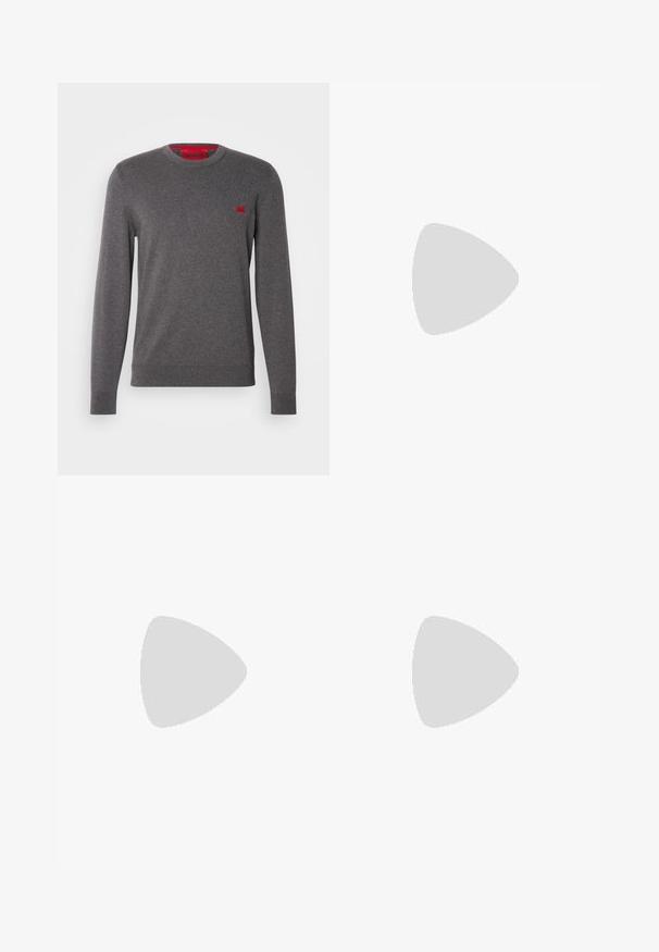 Pull col ras du cou gris en tissu doux, doté d'un petit patch logo rouge sur la poitrine, avec des poignets et un ourlet côtelés pour un look ajusté.; T-shirt blanc à manches courtes avec un texte "HUGO" en style flammes bleu et vert sur la poitrine, col rond et étiquette intérieure bleue.; Pantalons cargo noirs en coton avec une coupe décontractée, dotés de poches latérales, d'une fermeture à bouton et de jambes droites. Design simple sans motifs.; Mocassins en cuir noir avec un bout arrondi, un détail de sangle à l'avant et une semelle en caoutchouc basse. Présente des coutures discrètes et une poignée à l'arrière.