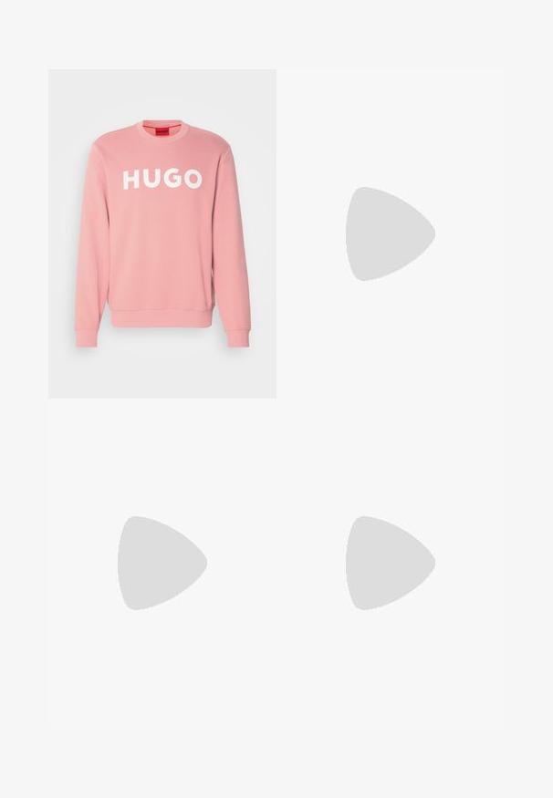 Ružová mikina z bavlny s okrúhlym výstrihom. Na prednej strane má veľké biele logo "HUGO" a rebrované manžety.; Biele krátke tričko s rukávmi a okrúhlym výstrihom, s modrým a zeleným plameňovým textom "HUGO" cez hruď a modrou vnútornou nálepkou.; Čierne cargo nohavice vyrobené z bavlny s voľným strihom, majú bočné vrecká, zapínanie na gombík a rovné nohavice. Jednoduchý dizajn bez vzorov.; Čierne kožené mokasíny s okrúhlou špičkou, predným pásikom a nízkou gumovou podrážkou. Obsahujú jemné švy a zadný poutko.
