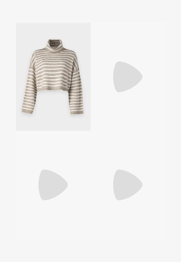 Skåret turtleneck sweater i lysebrun og creme striber. Fremstillet af blødt materiale, med brede ærmer og ribbede manchetter.; Lyseblå højtaljede bukser med bred benåbning, med frontknap og lynlås, samt for- og baglommer, på en hvid baggrund.; Creme sneakers med blå ruskindstriber, hvide snørebånd og gummisål. Parret med grå sweatpants med hvide sidestiber.; Mørkeblå denimtaske med en blød, slasket form, der har et hobo-stil håndtag og en struktureret overflade. Ingen synlige metaldele.