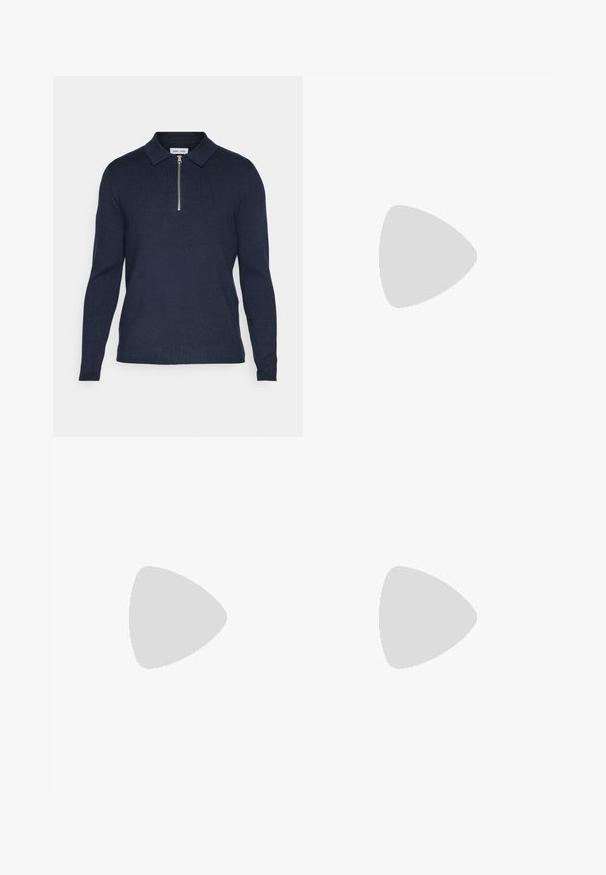 Temno modra dolgoslojna polo majica z zadrgo na ovratniku, izdelana iz strukturirane pletenine. Ima raven rob in oprijete rokave.; Bela bombažna srajca z dolgimi rokavi in okroglo ovratnikom, z bočnimi razporki na dnu in gladko teksturo, prikazana s hrbtne strani.; Svetlo modre denim kavbojke s ravno nogavico, petimi žepi, z gumbom za zapiranje, minimalnim zbledelostjo in kontrastnimi šivi.; Lacoste teniske v temno sivi barvi z mrežasto in sintetično prevleko, s teksturiranim podplatom in rjavimi detajli na ovratniku ter blagovni znamki.