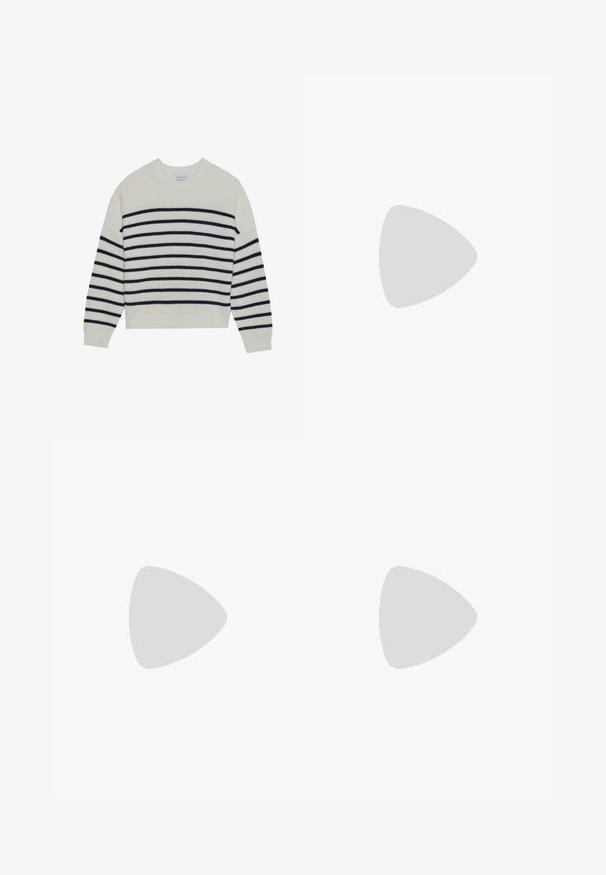 Krema pulover s mornarsko modrimi vodoravnimi črtami, ribasto teksturo, krojem z okroglo odprtino in dolgimi rokavi. Opravljen kroj s skrajšanim dizajnom.; Svetlo modri široki kavbojki z visokim pasom, petimi žepi in subtilnim bledenjem, z kovinsko zapiralo in zankami za pas.; Rjav nubuk čevlj z gležnjem s okroglo konico, šivanjem, zanko za pomoč pri oblačenju na hrbtni strani in teksturiranim gumijastim podplatom. Zasnovan za udobje in toplino.; Rjava semiš torba z dvema dolgima ročajema, z vrvico za zapiranje in minimalističnim dizajnom. Gladka tekstura in brez vidnih kovinskih dodatkov.