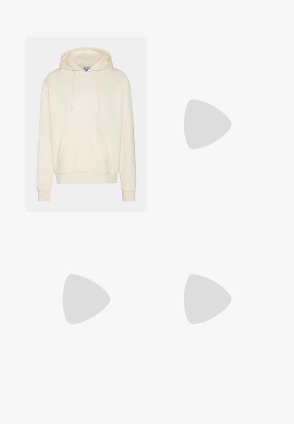 Krémová mikina s kapucňou a sťahovacími šnúrkami, klokanie vrecko, rebrované manžety a lem. Obsahuje jemne vyšívané logo v bielej farbe na hrudi.; Čierne ľahké cargo nohavice s elastickým pásom, bočnými zipsami a priestrannými vreckami. Majú voľný strih a zúžené manžety.; Čierna športová obuv s vrchnou časťou z sieťoviny, gumovou podrážkou a textúrovanými prvkami. Dizajn zahŕňa výrazný systém šnurovania a polstrovanú podrážku.; Čierne slnečné okuliare s matným povrchom, obdĺžnikové šošovky a sivý odtieň. Obsahujú logo po boku a hladký, zakrivený dizajn ramien.