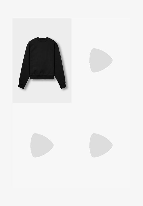 Schwarzes, gekürztes Sweatshirt mit langen Ärmeln, rundem Halsausschnitt und ribbelten Bündchen. Verfügt über eine weiche Stofftextur und ein minimalistisches Design.; Camo Cargo-Shorts mit Cargo-Taschen, aus gewebtem Stoff in Grüntönen und Brauntönen. Kombiniert mit schwarzen Sneakern mit weißen Schnürsenkeln.; Braune Leder-Ankle-Boots mit Metallösen, weißem Kunstfellfutter, schwarzem gepolstertem Kragen, robustem Sohlenprofil und geprägtem Logo an der Seite.; Schwarze Cordtasche mit verstellbarem Schultergurt, ausgestattet mit Vordertaschen und einer weichen Textur. Kompaktes Design mit minimaler Gestaltung.