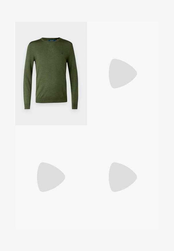 Polo Ralph Lauren SLIM FIT WASHABLE WOOL CREWNECK JUMPER  - Camisola - classic olive heather; Camisa branca de mangas longas com botões, feita de algodão. Apresenta um colarinho amplo, fecho de botão e um pequeno logótipo bordado no peito.; Chinos de algodão bege com frente plana, passantes para cinto e bolsos laterais. Design de perna reta com uma textura suave e uma sensação leve e respirável.; Sapatilhas de couro brancas, design de cano baixo, com textura suave, biqueira redonda, atacadores à frente e um pequeno logótipo bordado na lateral.