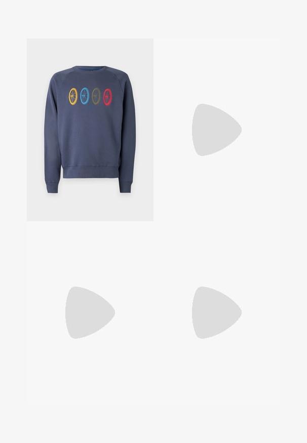 Ναυτικό μπλε φούτερ με κεντημένες ρόδες ποδηλάτου σε κίτρινο, μπλε, πράσινο και κόκκινο. Ριχτές μανσέτες και στρίφωμα, απαλή υφή υφάσματος.; Φαρδιές μπλε τζιν φτιαγμένες από denim με ξεθωριασμένο φινίρισμα. Διαθέτει πέντε τσέπες, μπροστινό κλείσιμο με κουμπί και ευθύ κόψι�μο.; Λευκό δερμάτινο sneakers με λείο φινίρισμα, στρογγυλή μύτη, επίπεδα κορδόνια και υφή στην σόλα. Φέρει μια διακριτική λογότυπο στη φτέρνα.; Vivienne Westwood CITY BUMBAG UNISEX - Τσαντάκι μέσης - black