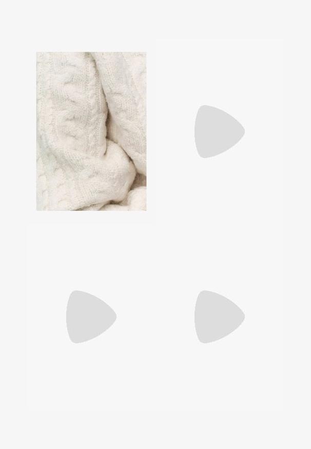 STOCKH LM Studio ELLIE CABLE - Neule - offwhite; Harmaat neulehousut, joissa on teksturoitu muotoilu, varustettu ribbausvyöllä ja säädettävällä narulla. Lyhyt malli, pehmeä kangas.; Tan suede nilonini kidogo chukua na sahani ya jukwaa, mguu wenye umbo la duara, na mapambo ya kushona; inajumuisha kipande cha kubana nyuma kwa kuvaa kwa urahisi.; Ruskea keinonahkainen olkalaukku, jossa on kaareva muoto, minimaalinen ompelu ja kultasävyinen varuste. Varustettu ylhäältä avautuvalla vetoketjullisella suljennalla ja säädettävällä hihnalla.