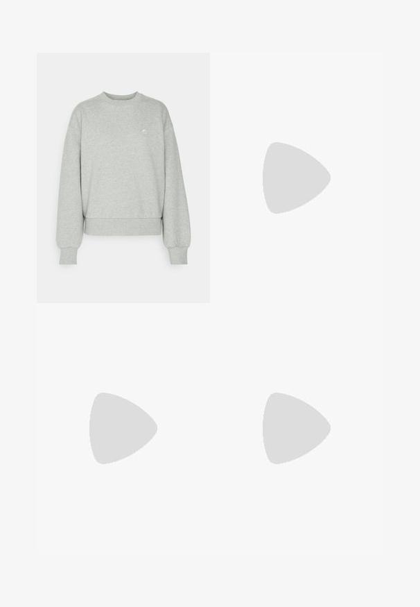 Carhartt WIP CASEY - Pusa - grey heather/silver; Valge puuvillane T-särk, millel on lõdva lõikega, lühikesed varrukad ja väike broderi logo vasakul rinnakarpi.; Mustmustest mustadest denimist, millel on kontrastsed valged õmblused ja esine nupp, kahe nurga all asuva esipocketiga.; Roosa nahast tossud roheliste triipude, valgete aktsentide ja pruuni kummitaldiga. Omavad tekstuuriga kangast ja logo detaile külgedel.