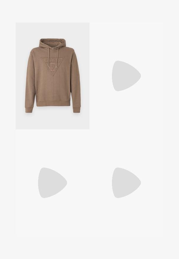 Brun hættetrøje med front Prægede GUESS-logo inde i en trekant og justerbare snore i hætten.; Sorte sweatshirtbukser lavet af blødt stof, med elastisk talje og snoretræk, ribbede ankler og en lille logo-detalje på siden.; Hvide Nike Air Max 90 sneakers med en overdel i mesh og læder, perforeret tåboks og en synlig luftenhed i hælen.; Sorte solbriller med mat finish, rektangulære linser, let kurve ved templerne, diskret logo detaljer og røgfarvede linser.