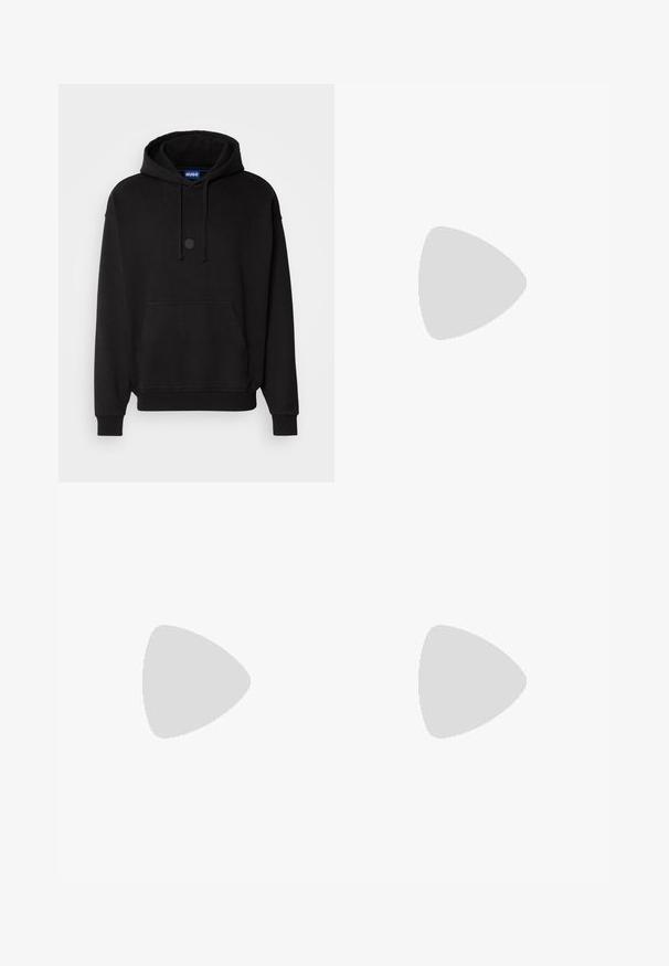 HUGO NUWINTO - Bluză de molton - black; Tricou alb din bumbac cu guler rotund și mâneci scurte, având o textură fină și un design minimalist. Fără modele sau accente.; Blugi din denim negri cu un design drept, având închidere cu nasture și fermoar, cinci buzunare și detalii subtile de cusătură.; Pantofii din piele neagră, cu șireturi, au vârful rotunjit, o textură netedă, cusături minime și un toc de cauciuc scăzut. Logo pe toc.