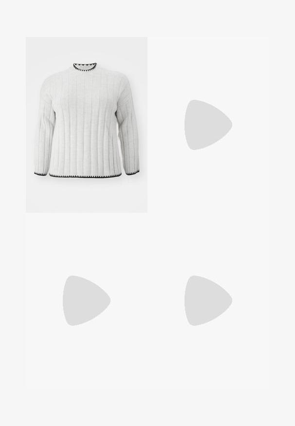 Sweater canelado cinza claro com mangas longas, apresentando um contorno preto no decote alto e na bainha. Textura suave e design casual.; Calças pretas com flare, feitas de tecido elástico, com uma cintura alta ajustada e um detalhe de fecho éclair na frente. Textura lisa sem padrões.; Sandalha de salto alto prateada com um design de tira brilhante, apresentando um detalhe semelhante a uma pérola e uma tira de tornozelo espiralada para um ajuste seguro.; Bolsa metálica prateada com uma forma estruturada, apresentando uma alça superior e um detalhe de laço na frente. Textura suave, acabamento reflexivo.